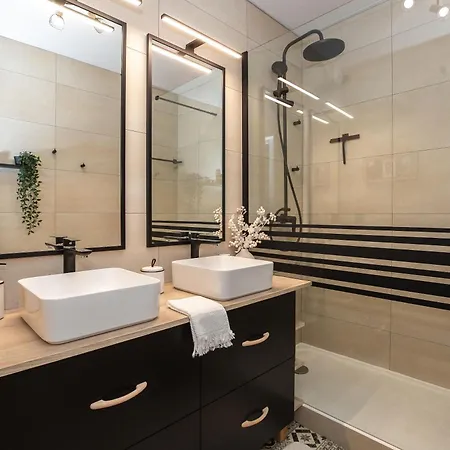 Atlantic Selection - Un à La Sharon Сasa de vacaciones